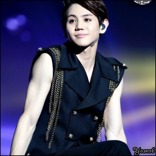 [:X] ..[o imbratiseaza pe Nana de la spate; o salta sus; sare peste trepte] ..Heyah. :3 :))