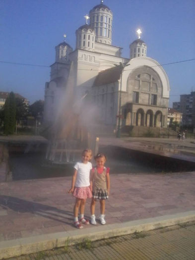 270302_585407611510273_1972347110_n