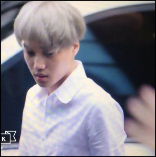 (Kai) ..(se uita la ceas) 00:00 ..(se ghemuieste) Noapte buna.