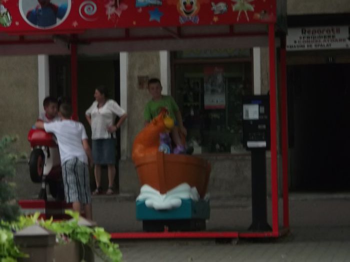 noi cunostinte pe pietonal