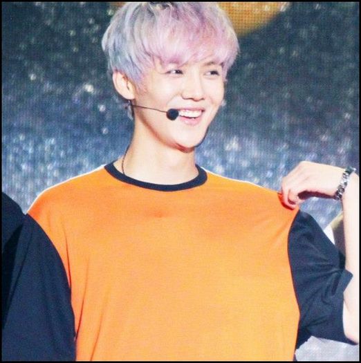 (LH) ..:)) ..(pleaca la bucatarie;se intoarce cu un energizant;bea)