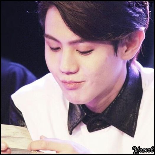 [:X] ..Bye. :-h .. (:| ..[se uita la ceas] .. (:| ..