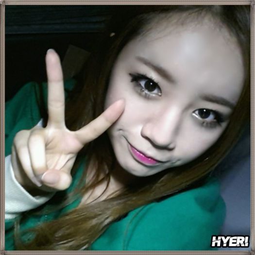 @. ..[se intoarce cu inghetata] .. (:| ..:D ..[mananca] ..mm.. nu`mi spuneti.. plictiseala? ..-_-