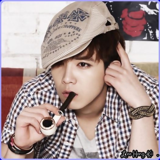 << ...Mmm... [pleaca la buct.] Doriti ceva? ..