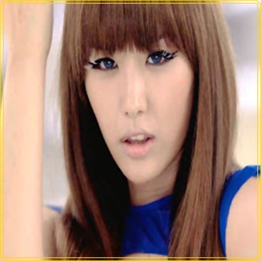 <x> Aishh..coboara toti..numai el nu. :| -.- [bea].