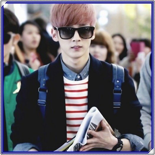 |`| ..[intra] ..Hellow. :-h.. [se uita in jur] ..Aaa.. aa.. Joe. ^^ - l - x - Episodul100 - x - l