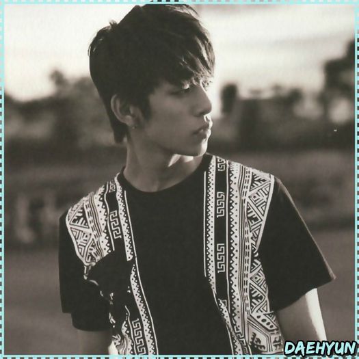 ^D^ :-L :)) [se intoarce cu spatele la el] Hye..unde ziceai ca e? :-?.