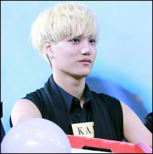 (Kai) ..Ee. :)) (se duce la buc;se intoarce cu un borcanel de Nuttela si 2 lingurite)