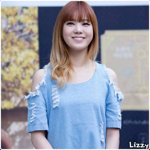 ↘. Waa..TaeYeon..e eroina zilei :))