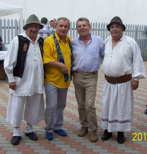IN CENTRU SERGIU VAIDA SI NICOLAE CODREA .