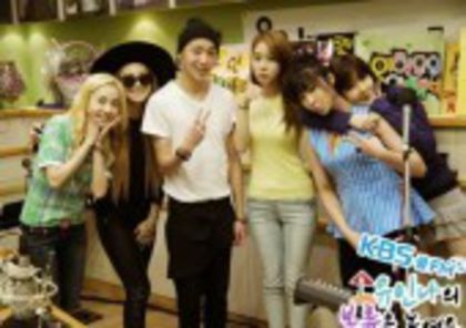 17 - KBS 2FMs Yoo In Na s Volume Up 2ne1