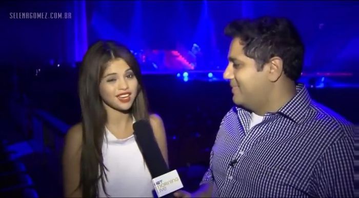 bscap0015 - xX_Extra scenes from Stars Dance Tour rehearsals and Interview with Selena Gomez