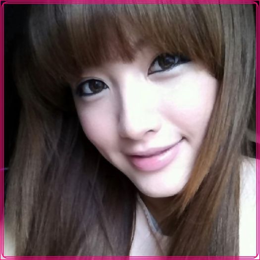 C- .. Bine..multumesc. :3 .. :) .. [se aseaza pe bagaje] .. :)) ..