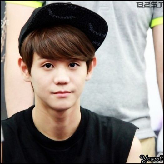 [:X] ..Mmm.. no. :)) ..[se uita la Joe] ..Seobi? :| ..Nici SoHyun nu imi spune asa.. :| ..[bea]