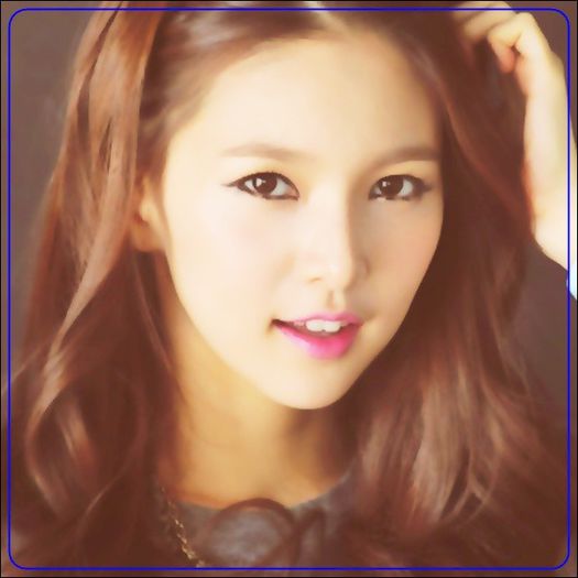<J>. Erai prezent? :|..Stai..ca nu-mi amintesc..M-a adus JY..apoi...apoi :-??...Habar n-am.. - ix __ Episodul 001 __ xi