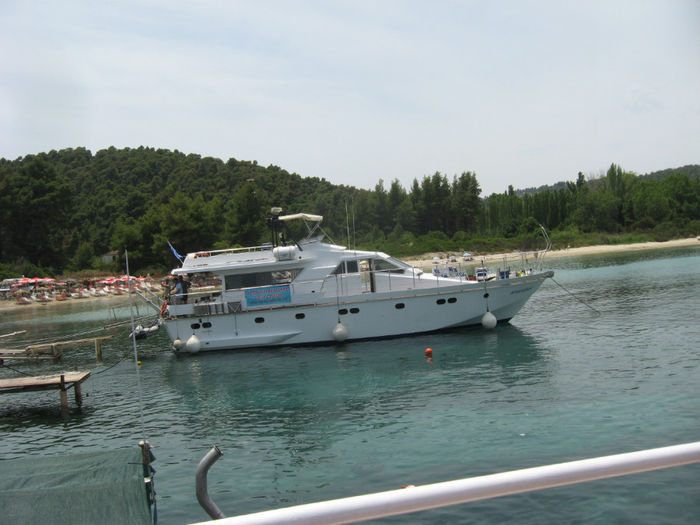 coboram ptr plaja si baie pe Casandra - Grecia Sithonia - Sarti iunie 2013