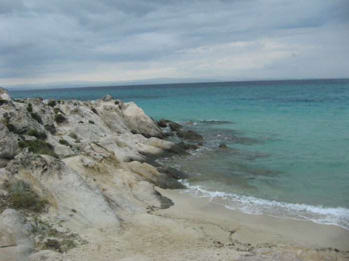 un loc unic nepopularizat , sa merget ila 7 km de Sarti