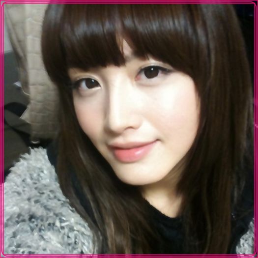 C- .. Aaa..ala. :-" .. :)) .. Sii..ce`i cu el? ;;) ..
