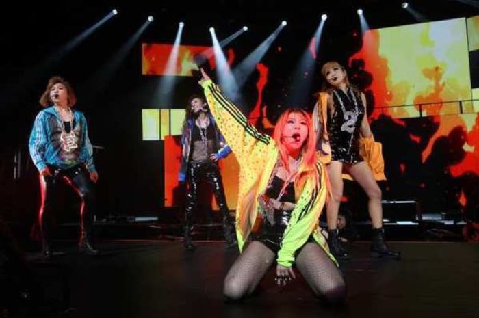 la-et-ms-live-review-kpops-2ne1-at-nokia-theat-001 - 2ne1 6