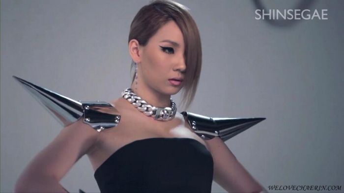cl shinsegae - 2ne1 6