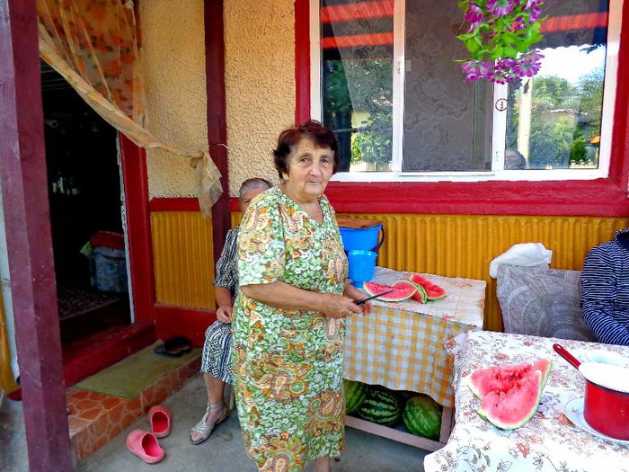socrela - Livia si Violeta sora ei pe meleagurile natale