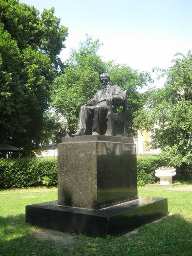 Statuia lui Tolstoi de la...