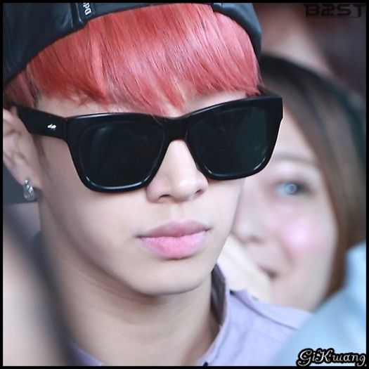 [KK] ..[intra] ..Oh, hey. Scuzati ca deranjezi.. dar ..Seob..