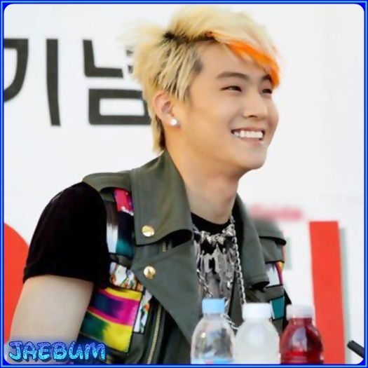<3 .. :)) .. Vin imediat. :-? .. [fuge sus] ..