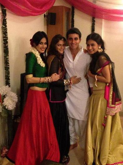934711_190832907756150_46343042_n - Gautam Rode