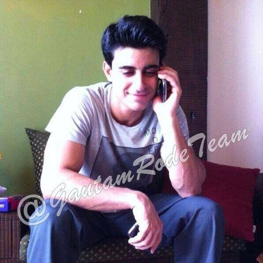 1175146_190348814471226_411326759_n - Gautam Rode