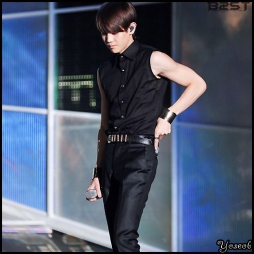[:X] ..[se ridica; o trage sus] ..Hai.. la somn.. ca totusi.. :-s [pleaca sus cu Jae]