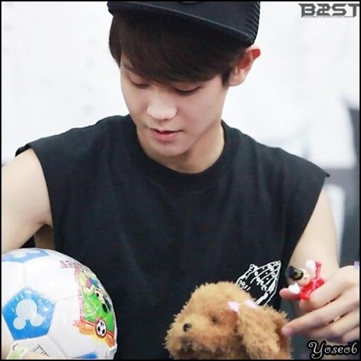 [:X] ..[coboara stergandu`se la ochi] ..(:| ..Neata ..(:| ..Yesu`..(:|