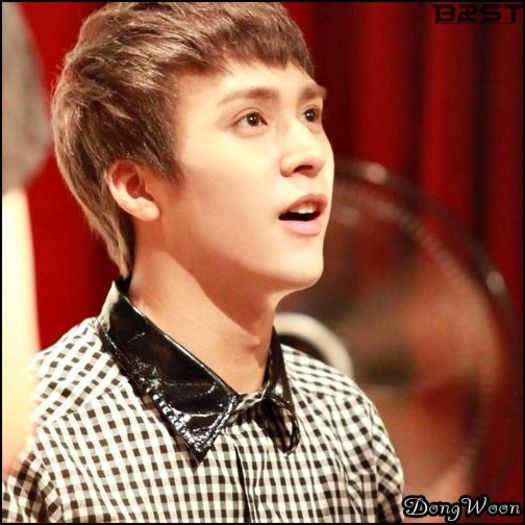 [DW] ..Stiu Hyung.. [se aseaza langa Jh] ..Noona.. a semnat Ji` alea? ..:-?