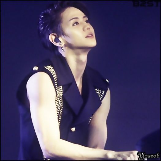 [:X] ..Aww.. faci tu asta pentru mine? :o3 Nomrl ca faci ,doar ma iubesti. Aseara ai spus`o. :"> ..: