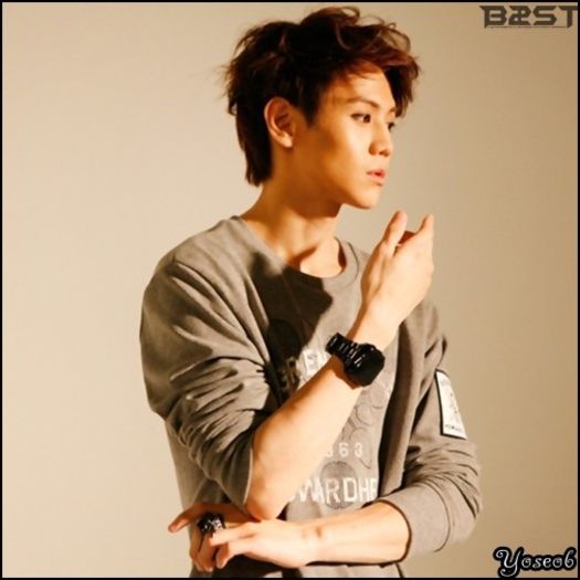 [:X] ..Bye. :-h ..Ahaa.. :-w Si trebuia sa le spui. :( ..[se intinde pe spate] .. :)) - ix __ Episodul 006 __ xi