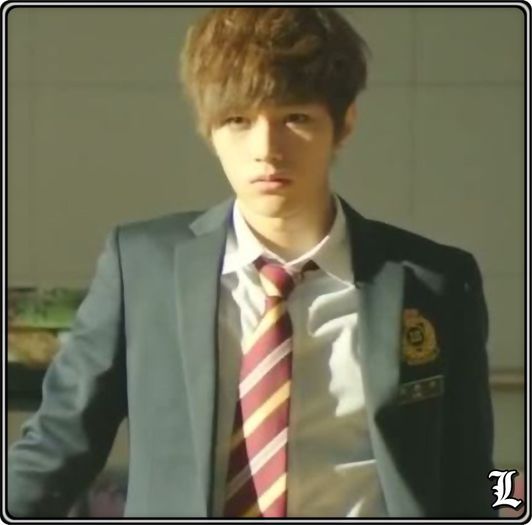 ∞ .. Nici nu m`am oprit in spatele tau. :| .. Mergeam in continuare. :| ..