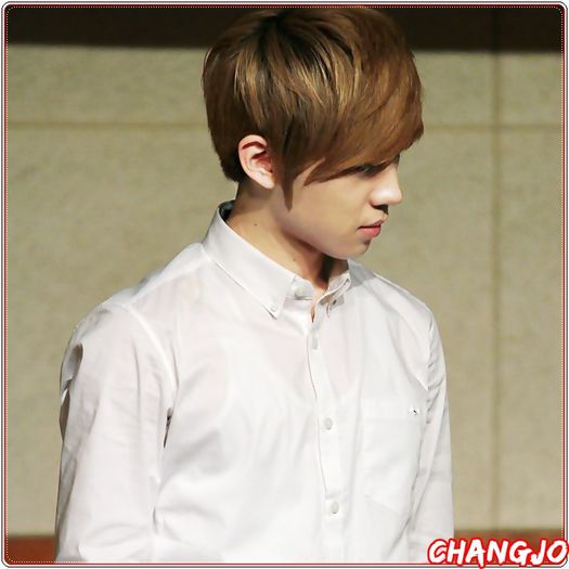 *- -.- Hyung..mi`a luat telefonul..mi`a citit mesajele..sii..a si raspuns la cateva.. - ix __ Episodul 008 __ xi