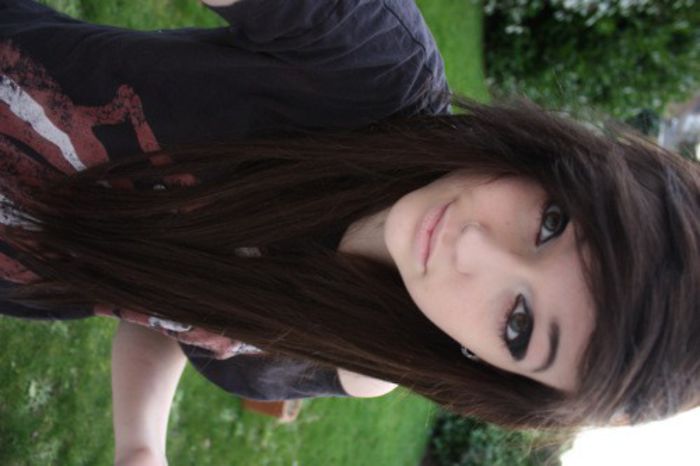 　　　　　　　@BII ↘ is my friend ↙