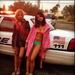 Si cu el? Care nu este in stare să facă nimik, de ani de zile nu ne-a luat de aici click*; Să ne cumpere o casă!
