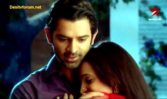 03 - ArShi hugs