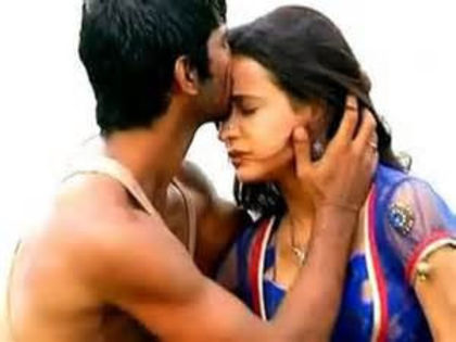 08 - ArShi kiss