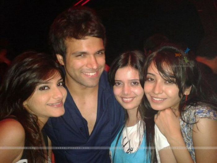 231517-asha-jia-shruti-and-rithvik - Asha Negi