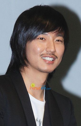 buna eu sunt Arman tatal lui adi