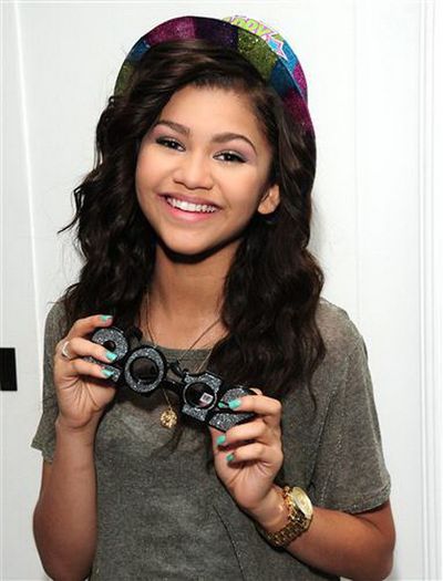 zendaya-coleman-1345842698 - vedete