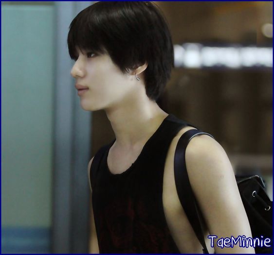 x. *intra cu Sulli si o cutie maree :))* Hellow. :) *merge la Yesu;lasa cutia jos* LMA hyung. :3 :))
