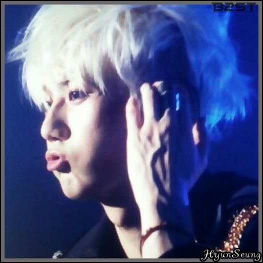 [(:] ..[se uita la Kai] .. :| ..:))=))=))