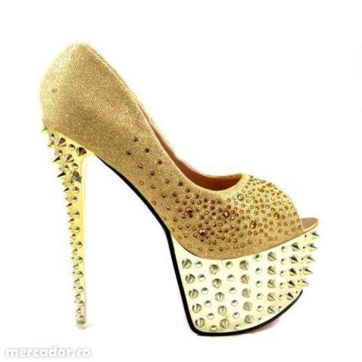 8282286_2_644x461_pantofi-cu-platforma-black-gold-model-zara-mexton-cu-tine-si-sclipici-fotografii