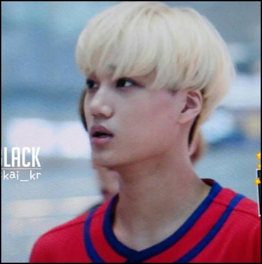 (Kai) ..:| CRIMINALULEEE. :( ..[fuge in spatele lui hyung] .Aici voi fii in siguranta. :3