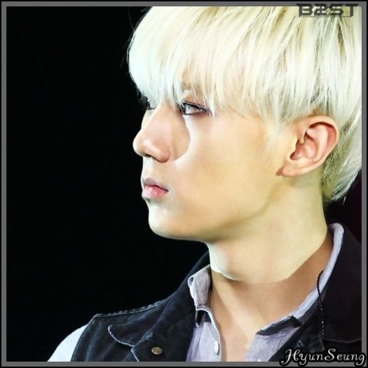 [(:] ..HyunA.. Kai nu a avut mama.. :( ..Ai grija de el ca si cum ar fi copilul tau.. nu il bate. :(