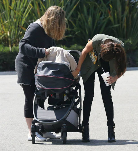4 - Selena spends family time Mandy and Gracie---10 August 2013